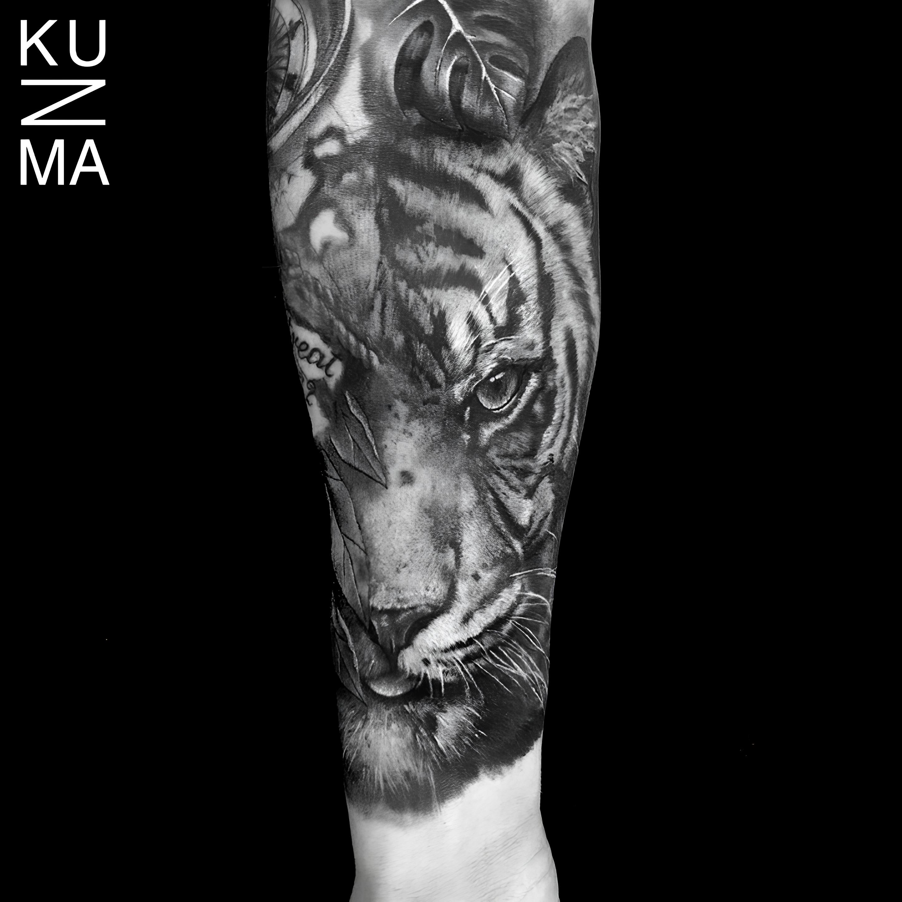 Татуировка графика Москва — KuzmaTattoo